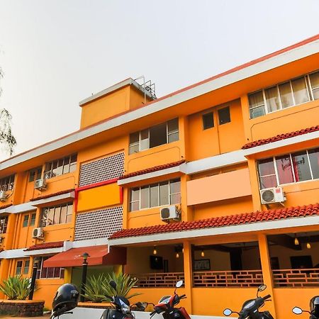 Oyo 18794 Hotel Colva Plaza Esterno foto