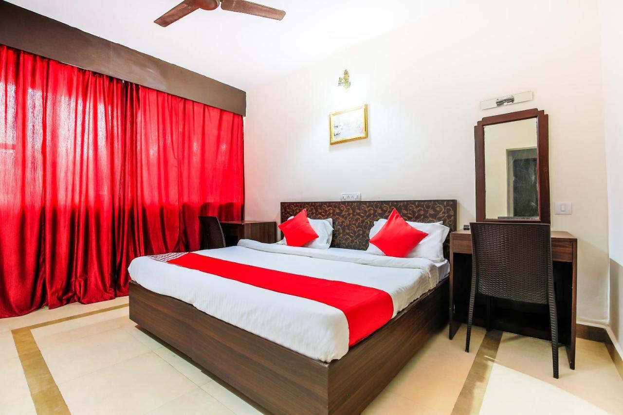 Oyo 18794 Hotel Colva Plaza Esterno foto