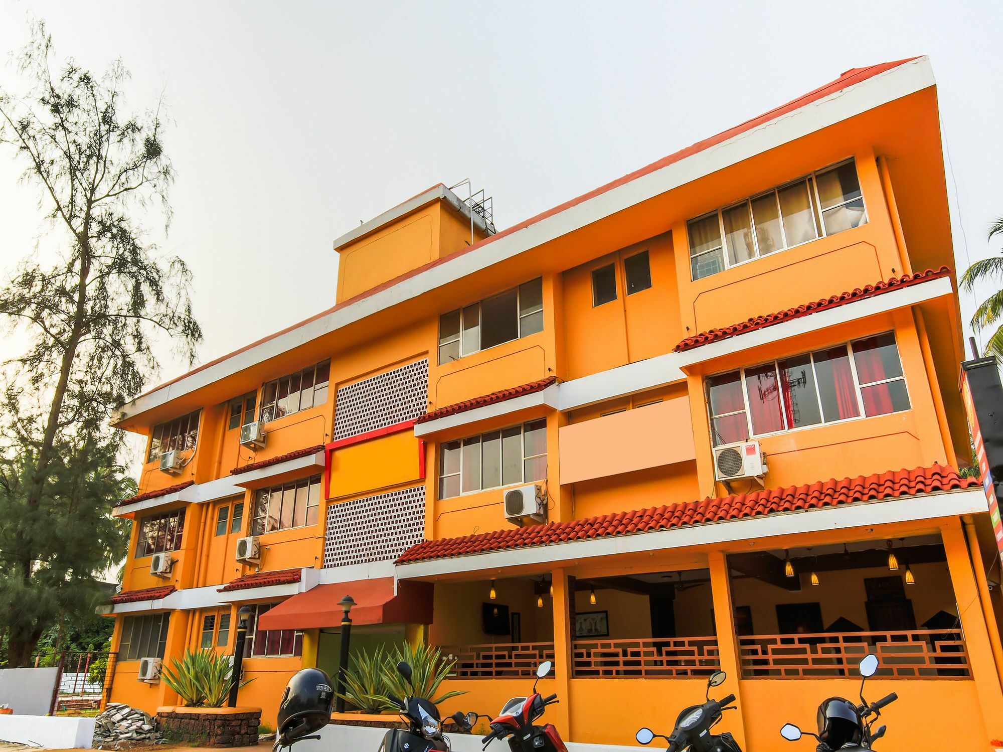 Oyo 18794 Hotel Colva Plaza Esterno foto