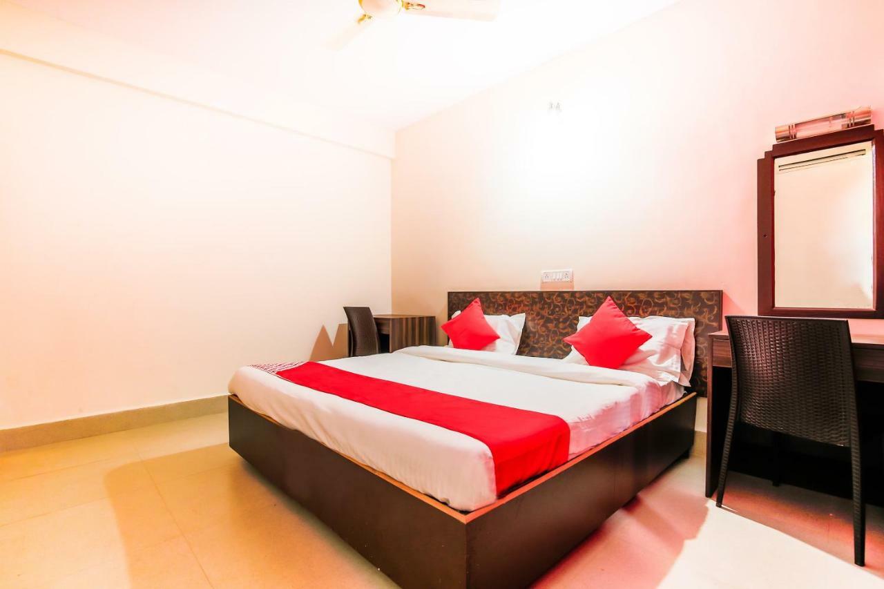 Oyo 18794 Hotel Colva Plaza Esterno foto